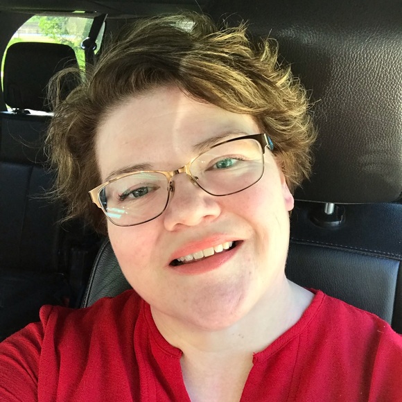 Meet your Posher, Tiffany - Picture 1 of 1